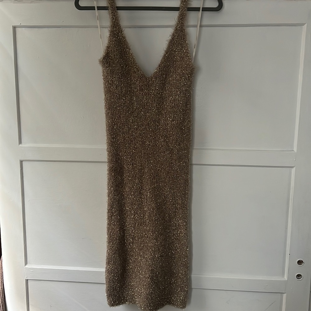 Forever 21 nude midi dress. Sweater dress material. Size: large. NWT